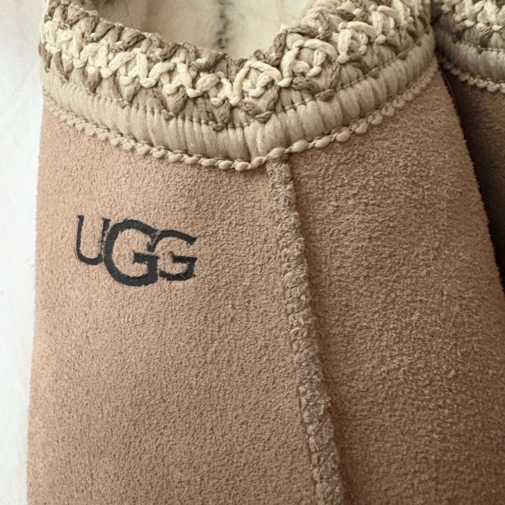 UGG Cream Fleece Lined Footwear Tasman II size 9